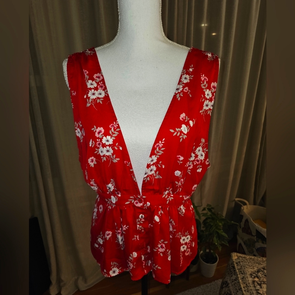 NWT, Red, floral, double deep V blouse, L'Acadmie, Size M